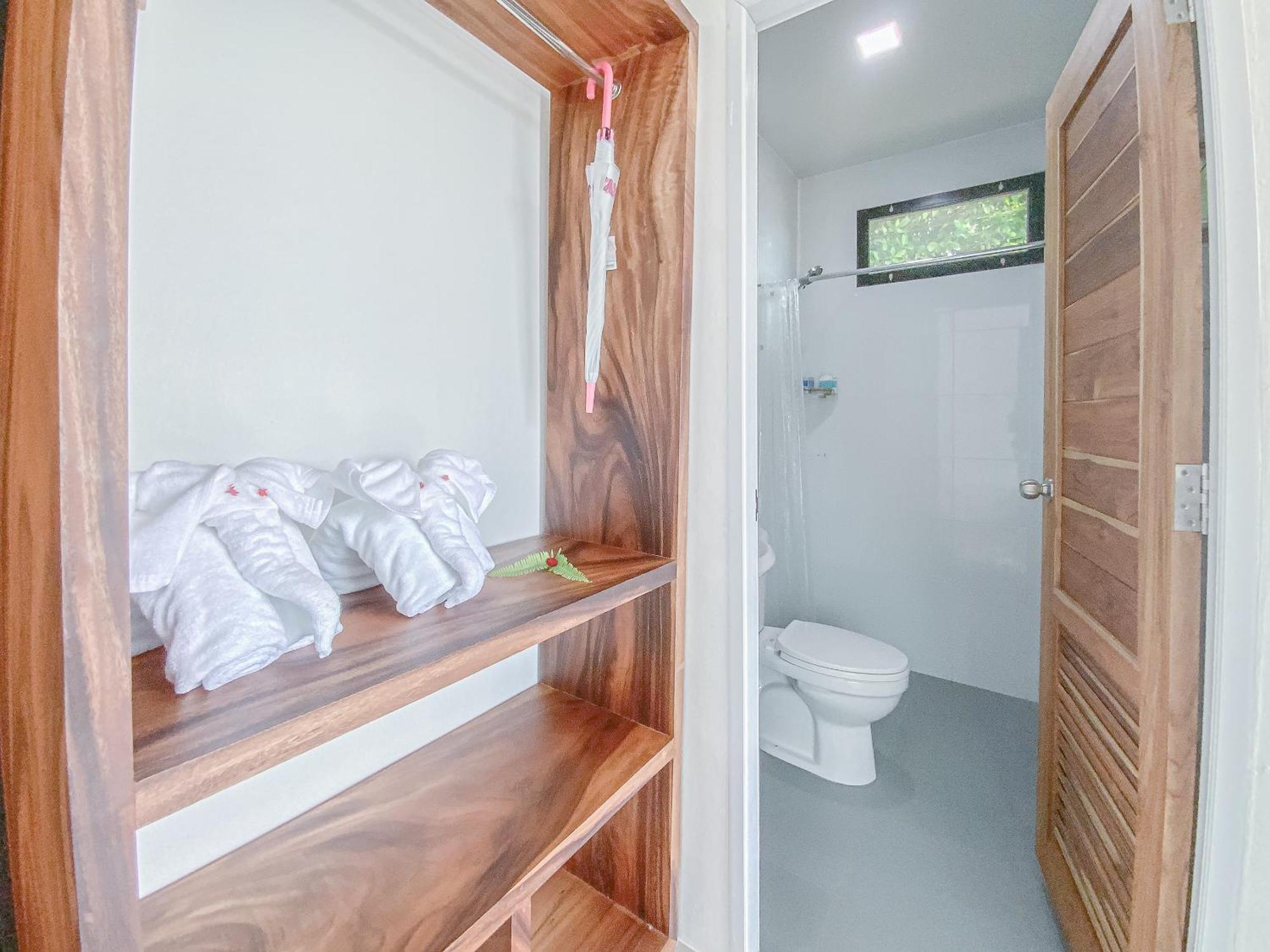 Samet Nangshe Goodview Hotell Takua Thung Exteriör bild