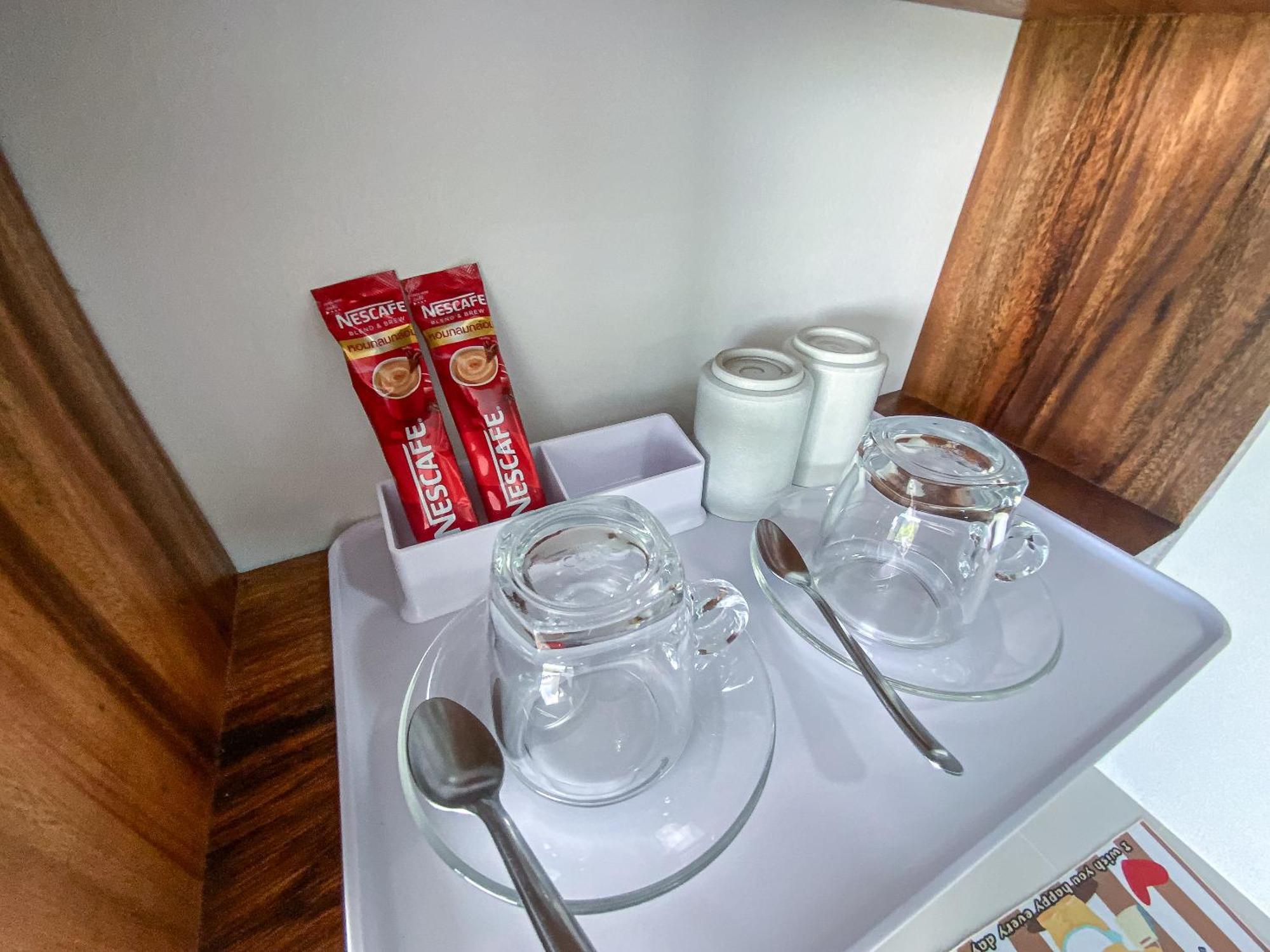 Samet Nangshe Goodview Hotell Takua Thung Exteriör bild